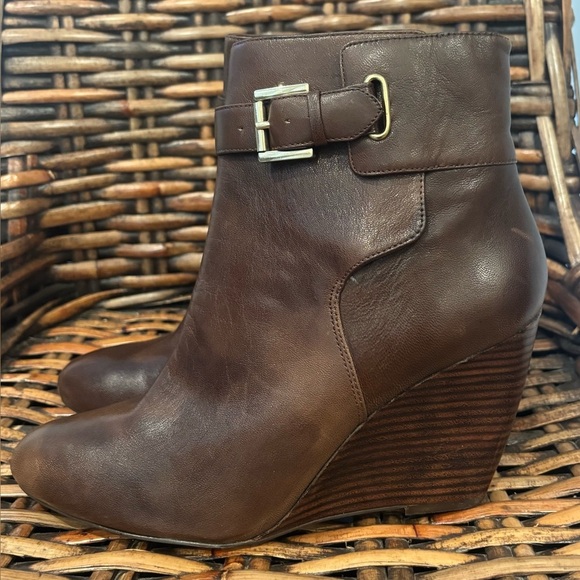 Nine West Brown Leather Heeled Boots in size 11. Great condition ! - Picture 1 of 11